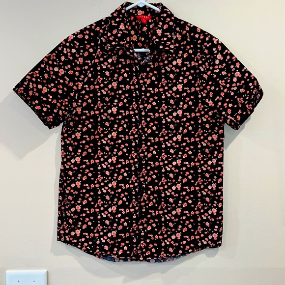 🔥Guess florar shirt 🔥 - Picture 1 of 4